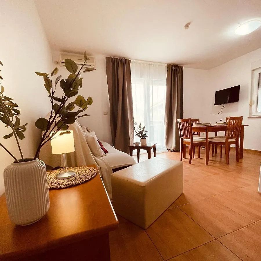 Apartments Stina Seget Vranjica 0*,