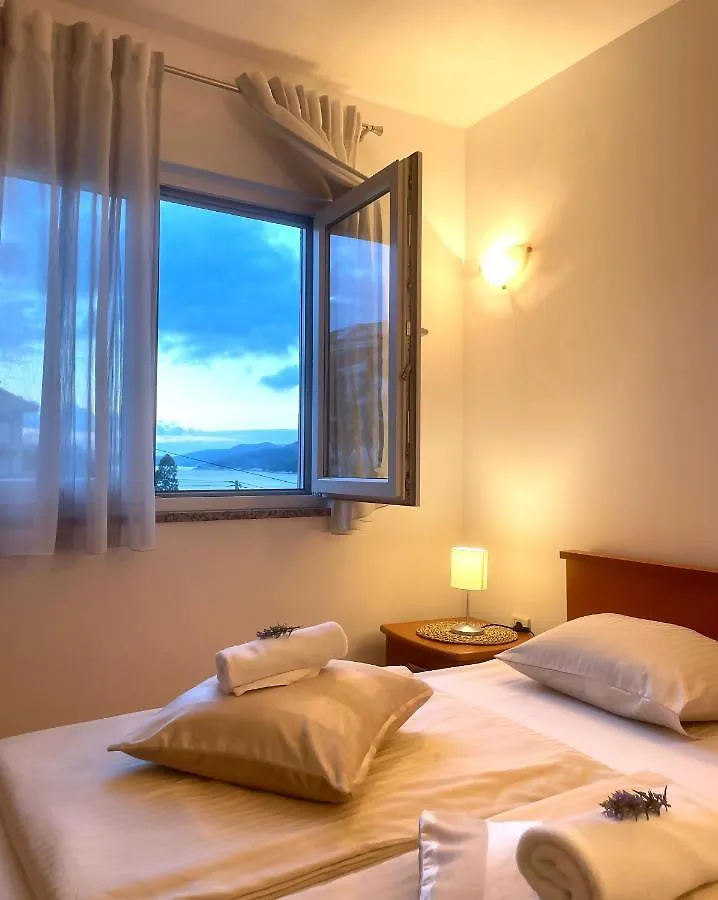 Apartments Stina Seget Vranjica