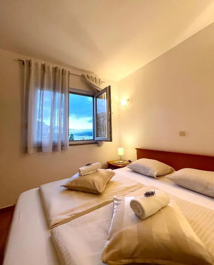 Apartments Stina Seget Vranjica