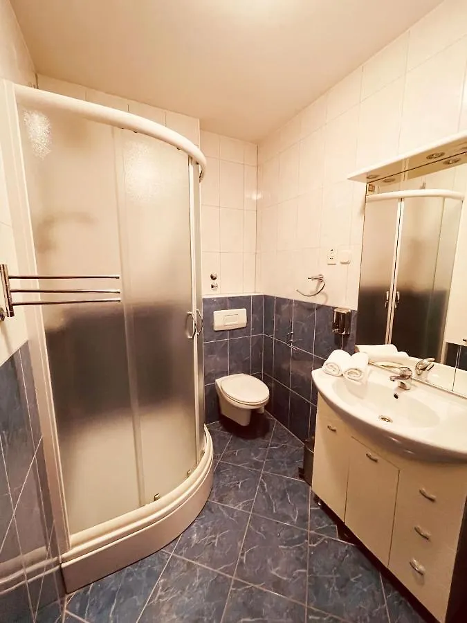 Apartments Stina Seget Vranjica