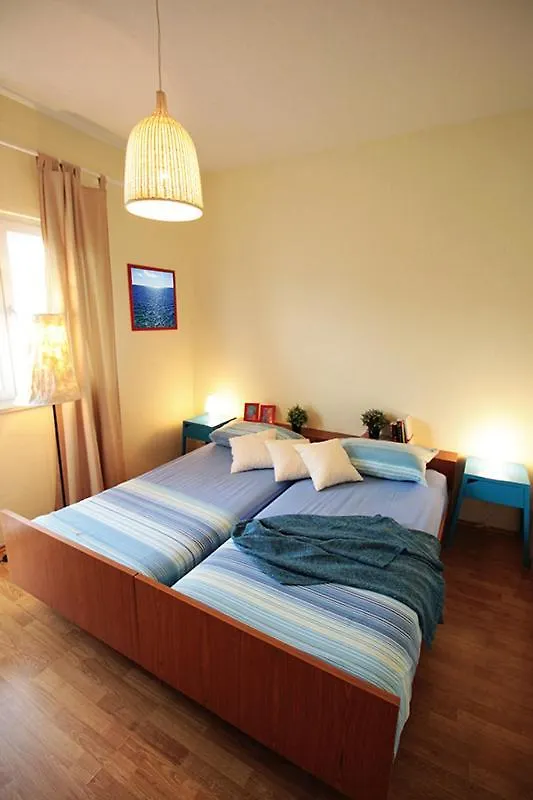 Apartments Stina Seget Vranjica